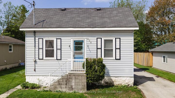 236 2nd Avenue S — photo 1