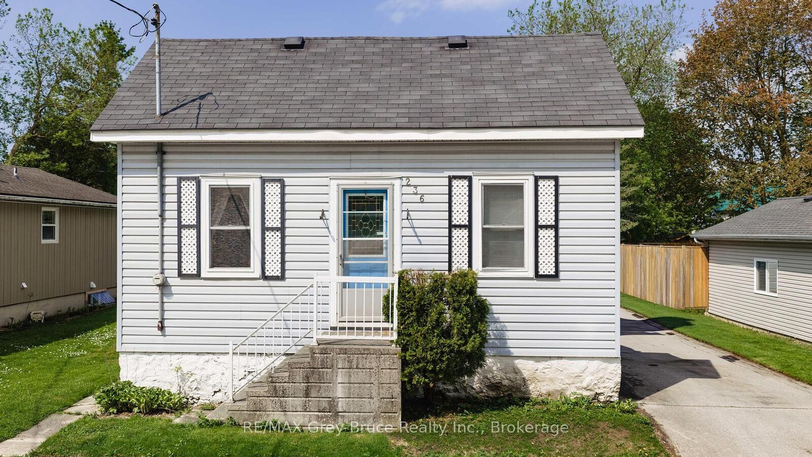 Property Photo: 236 2nd Avenue S ON N0G 1L0