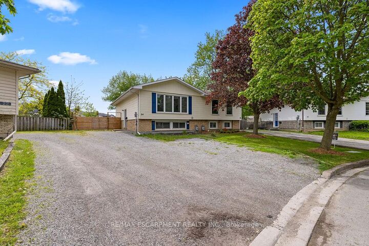 24 Tara Crescent — photo 1