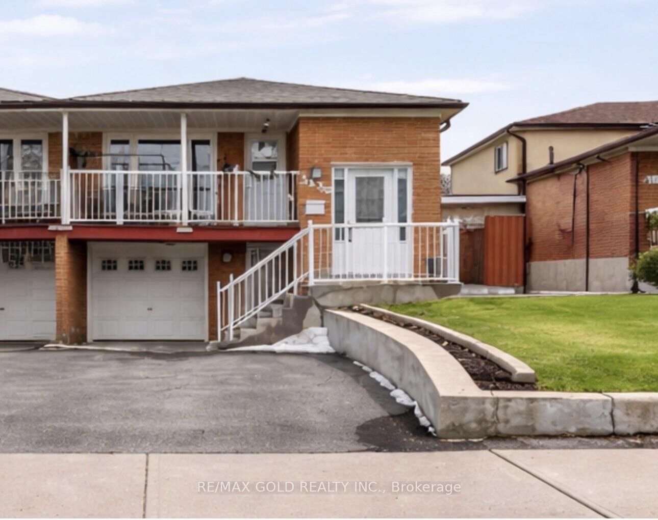 Property Photo: 3430 Chipley Crescent ON L4T 2E2