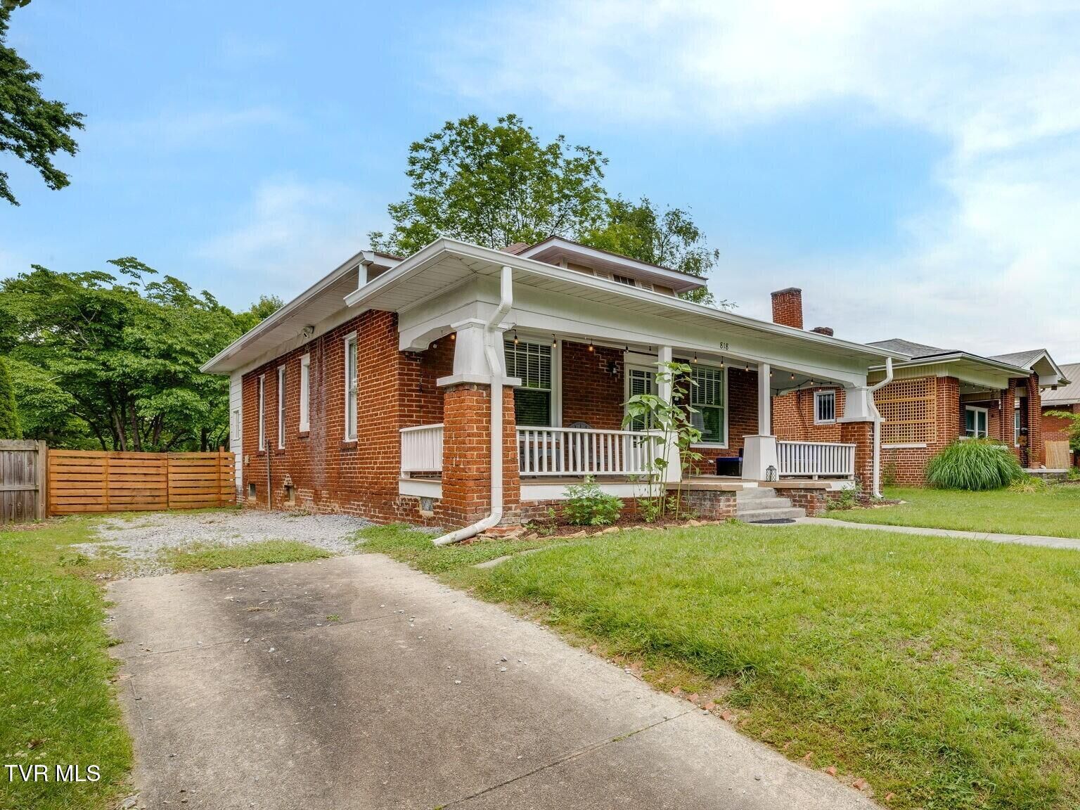 Property Photo:  818 West Maple Street  TN 37604 