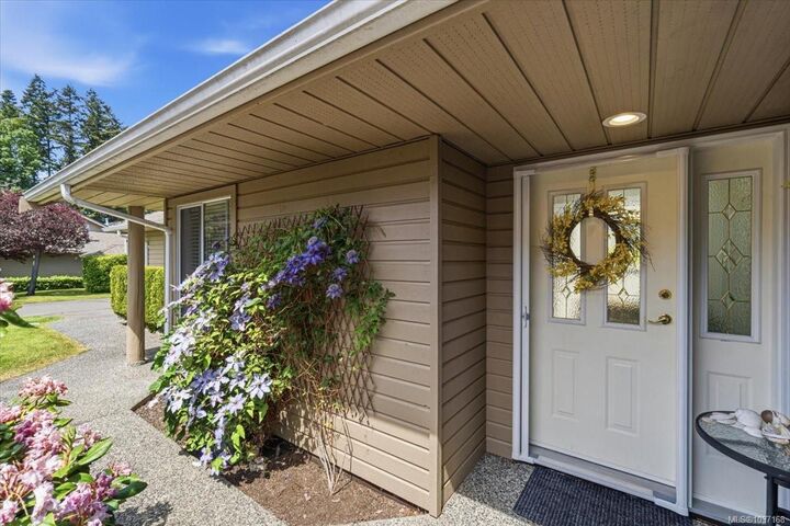 Property Photo: 529 Johnstone Rd 43 BC V9P 2K1
