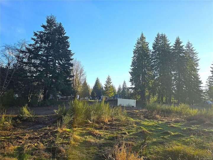 Property Photo:  2831 Burde St 2  BC V9Y 7M4 