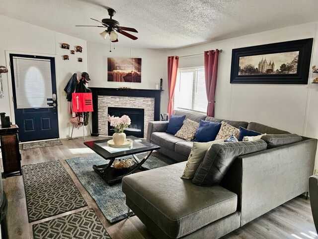 Property Photo:  14 Lakeview Dr  UT 84041 
