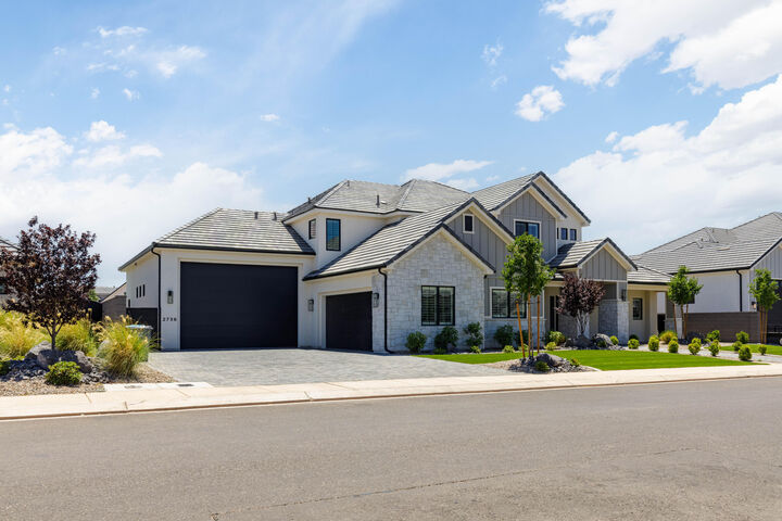 Property Photo: 2736 E Moorland Dr UT 84790