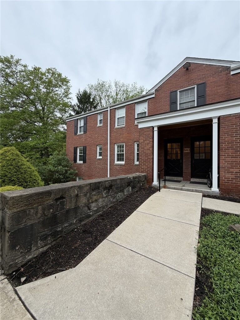 Property Photo:  840 Thorn St 43  PA 15143 