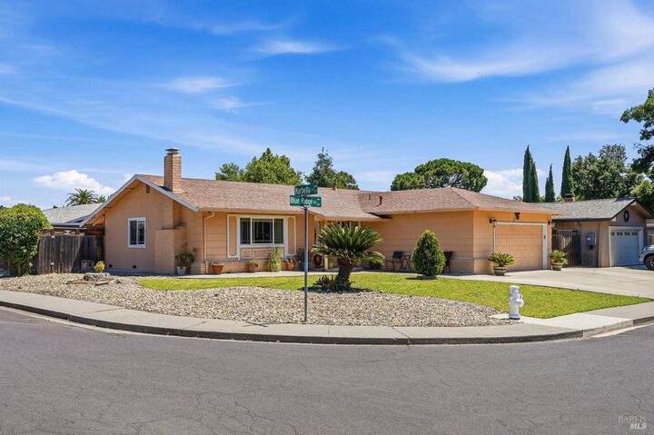 Property Photo: 773 Blue Ridge Lane CA 95688