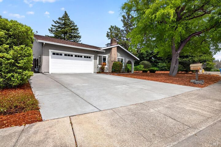 Property Photo:  200 Redwood Circle  CA 94954 