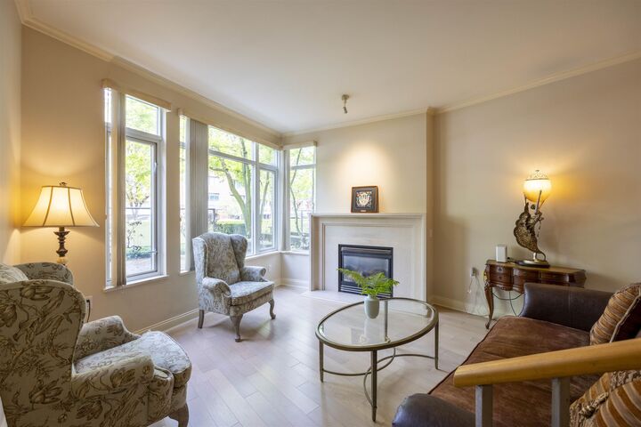 Property Photo: 638 W 45th Avenue 205 BC V5Z 4R8