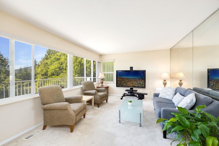 Property Photo: 454 Monteray Avenue BC V7N 3G2