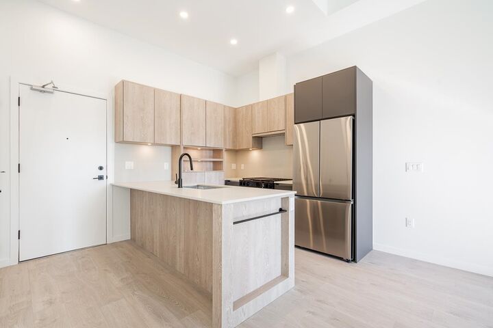 19577 65B Avenue 304 — photo 1