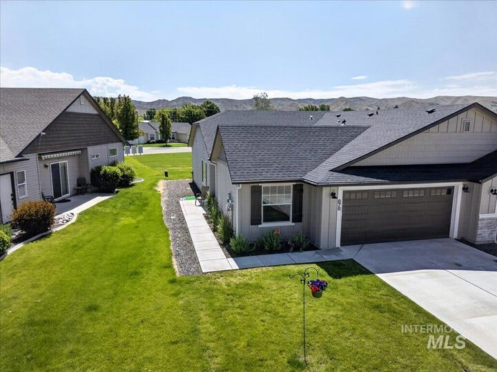 Property Photo: 878 S Beaver Creek Way ID 83617