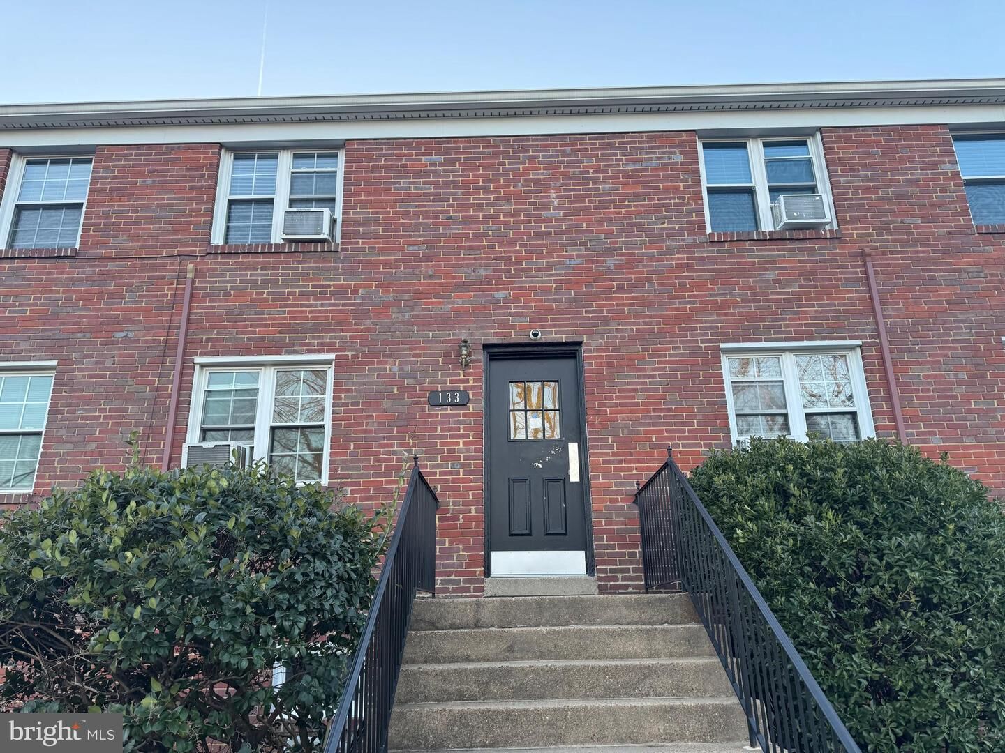 Property Photo: 133 S Courthouse Road 7 VA 22204