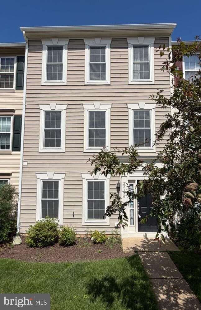 Property Photo:  22330 Great Trail Terrace  VA 20164 