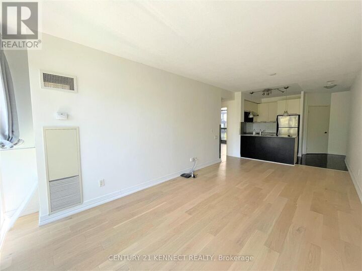 Property Photo:  21 Carlton Street 610  ON M5B 1L3 