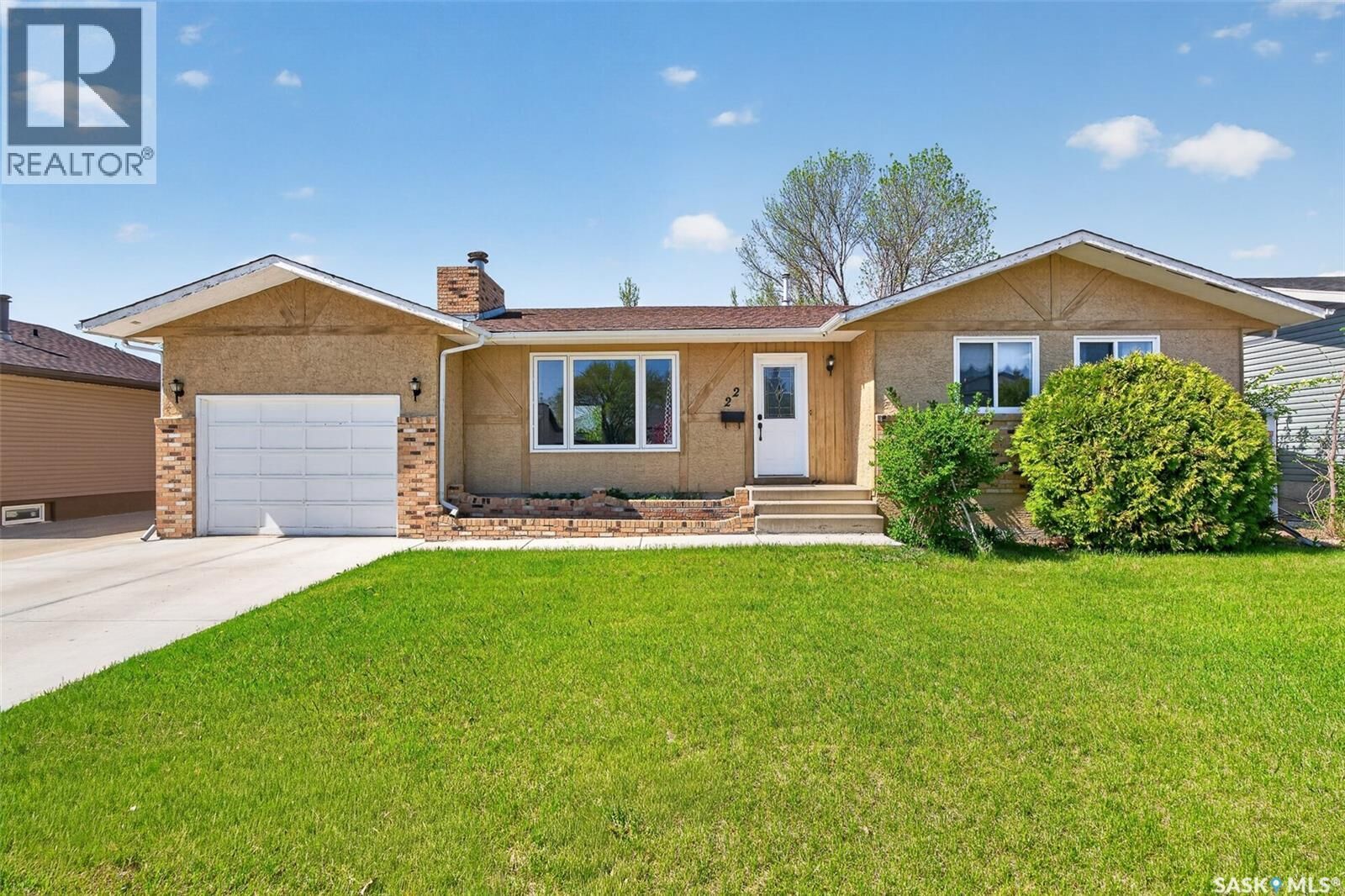 Property Photo:  22 Edelweiss Crescent  SK S6J 1E5 