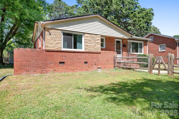 Property Photo: 3960 Bristol Drive NC 28208
