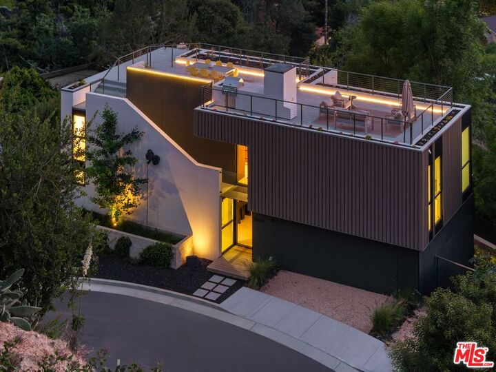 Property Photo: 2635 Hargrave Dr CA 90068