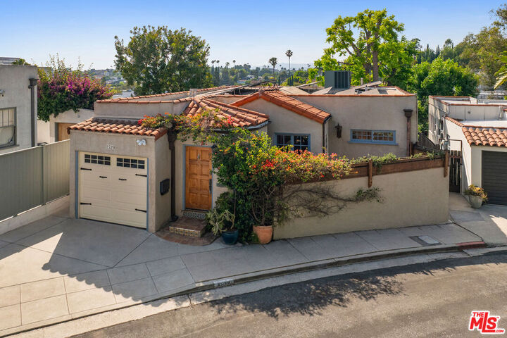 Property Photo: 1529 Parmer Ave CA 90026