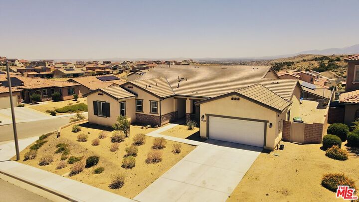 Property Photo: 39186 Pinto Ct CA 93551