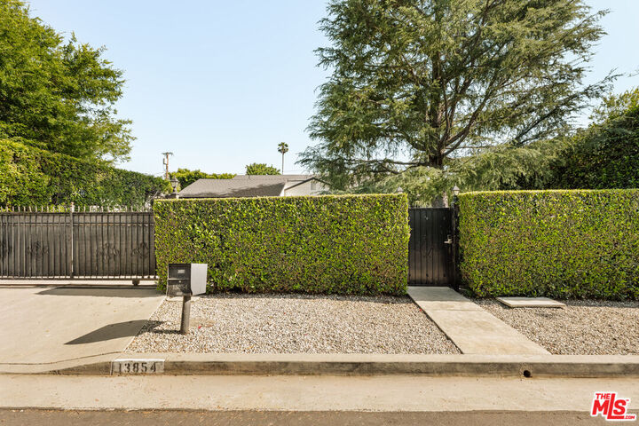 Property Photo: 13854 Valleyheart Dr CA 91423