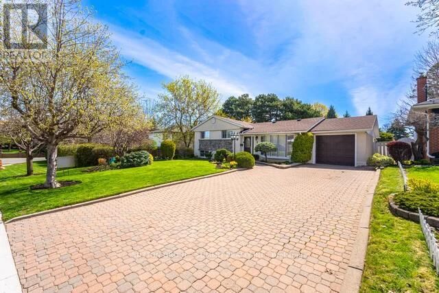 Property Photo:  3 Donata Drive  ON L5M 1T2 