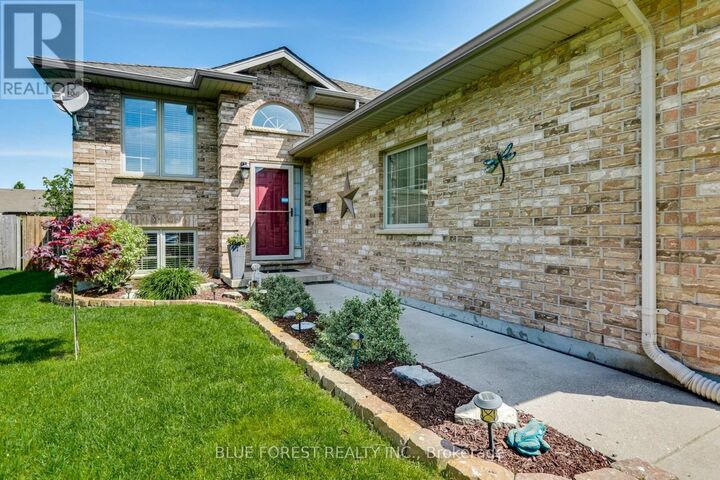 Property Photo: 116 Woodvale Drive ON N0L 1G3