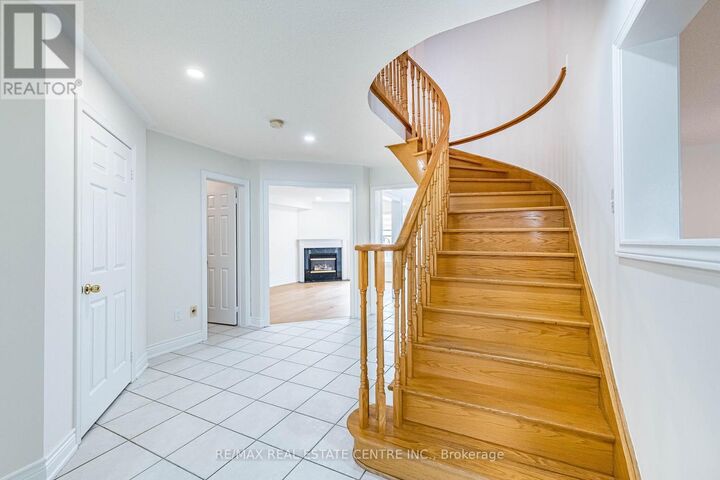 Property Photo:  3469 Old Orchard Park Drive  ON L5B 4E1 