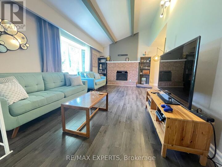 Property Photo:  23 Townley Street Upper  ON L0M 1P0 