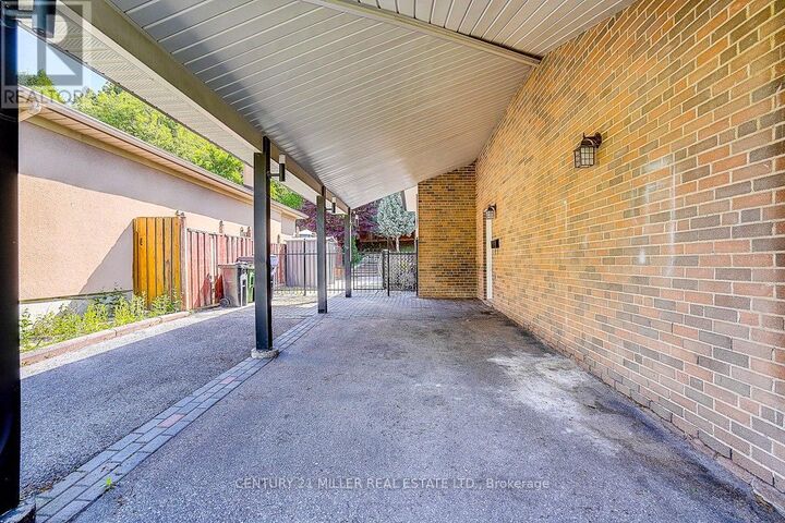 Property Photo:  37 Dallington Drive  ON M2J 2G4 