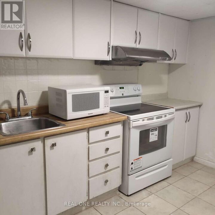 Property Photo: 3 Glentworth Road Lower ON M2J 2E4