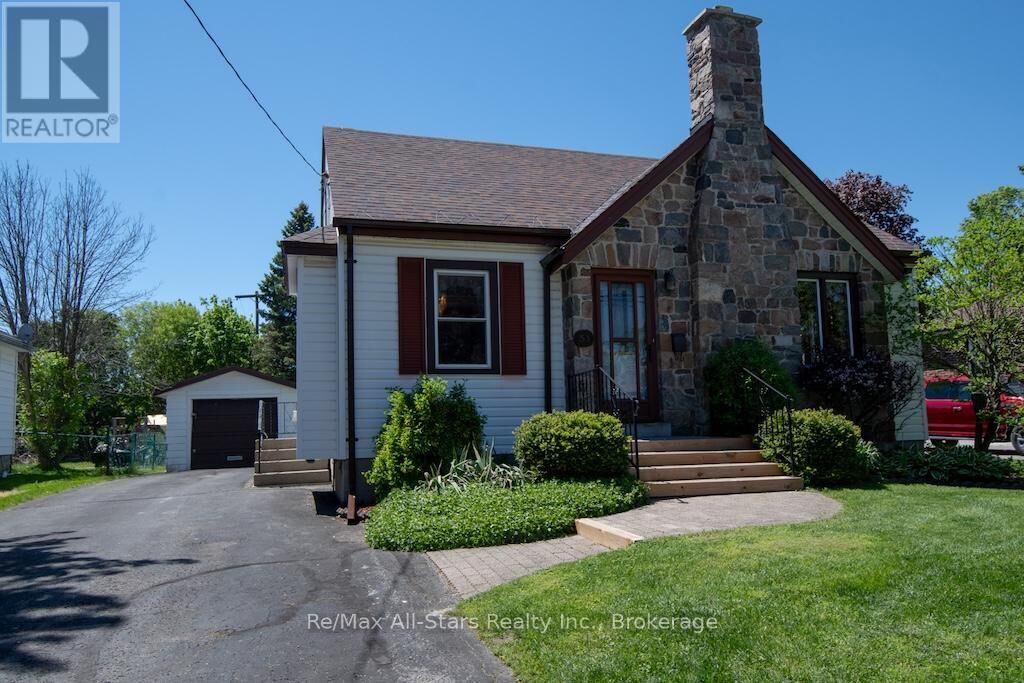 Property Photo: 31 Adelaide Street South ON K9V 3J6