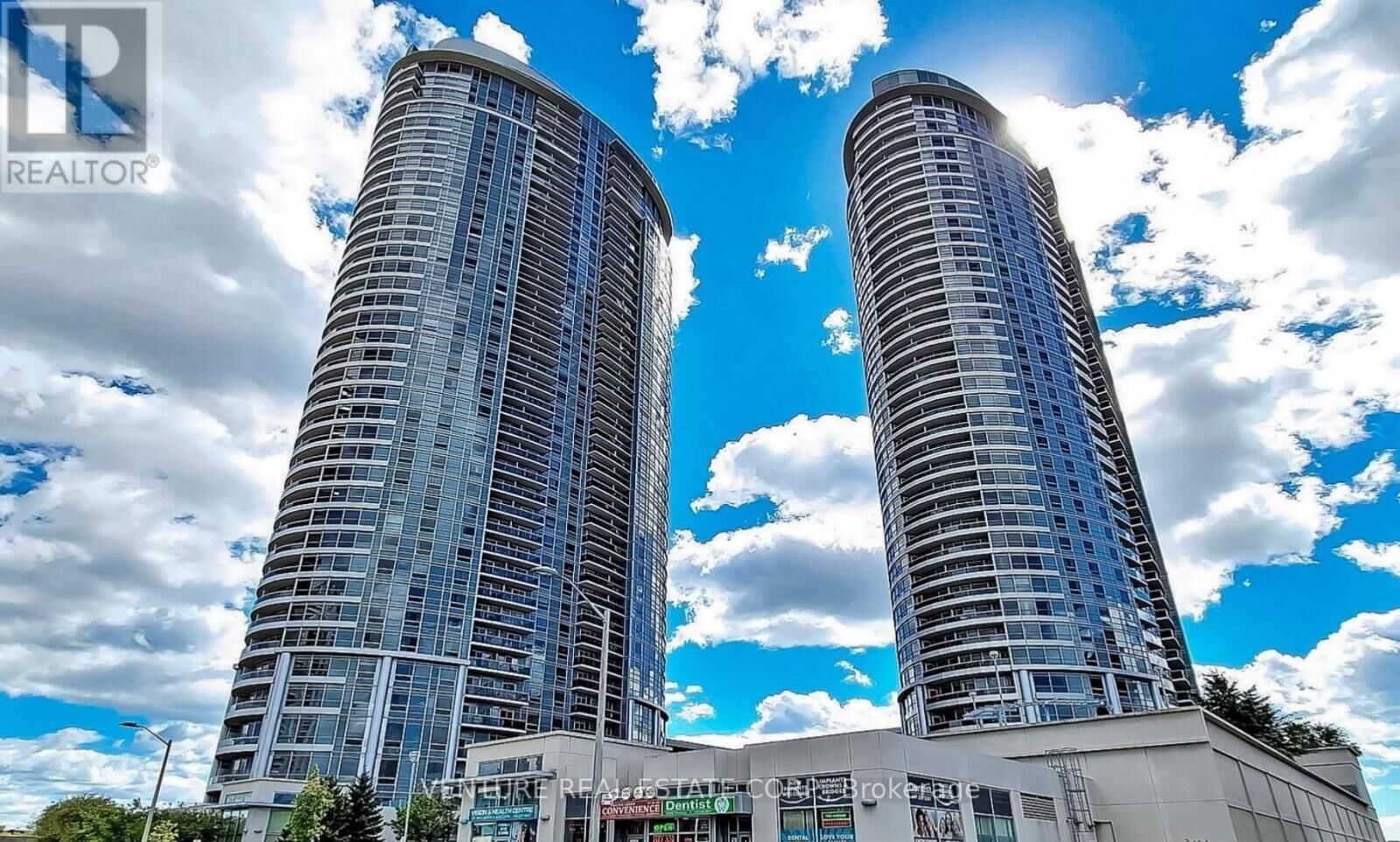 Property Photo:  135 Village Green Square 617  ON M1S 0G4 