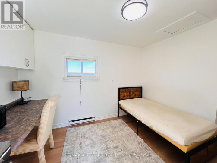 Property Photo:  25607 Woodbine Avenue  ON L4P 3E9 
