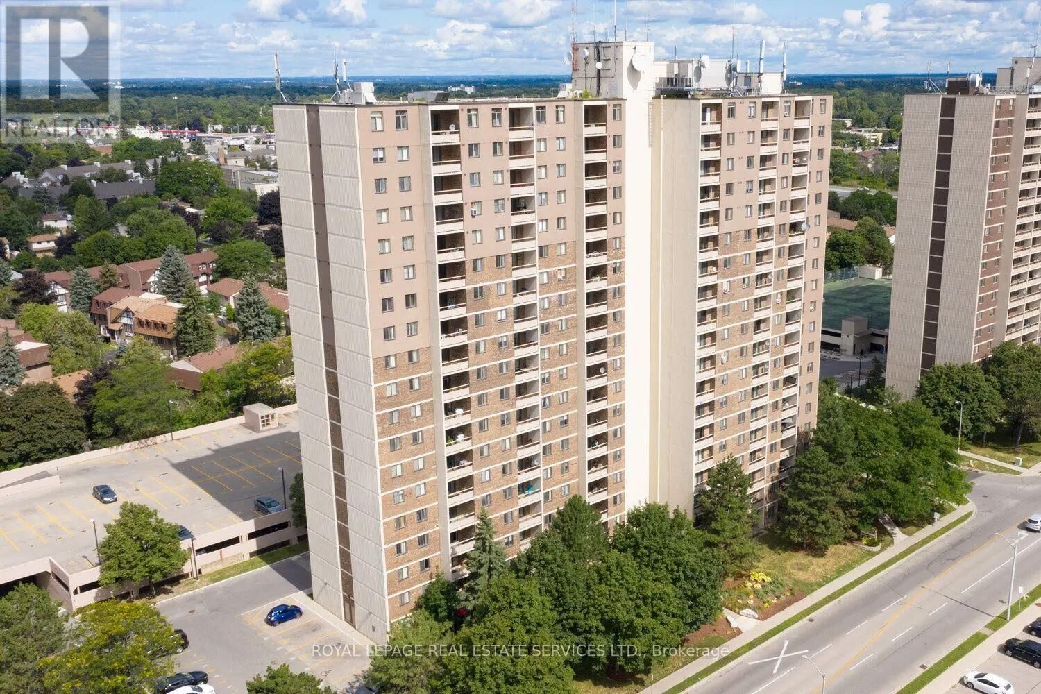 Property Photo:  1 Cedarwoods Crescent 1711  ON N2C 2L8 