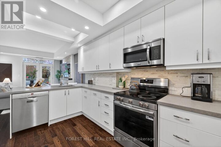 Property Photo: 500 Richmond Street West Th 115 ON M5V 3N4