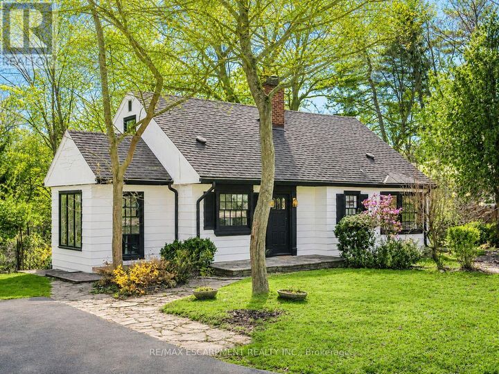 Property Photo:  804 Shadeland Avenue  ON L7T 2M1 