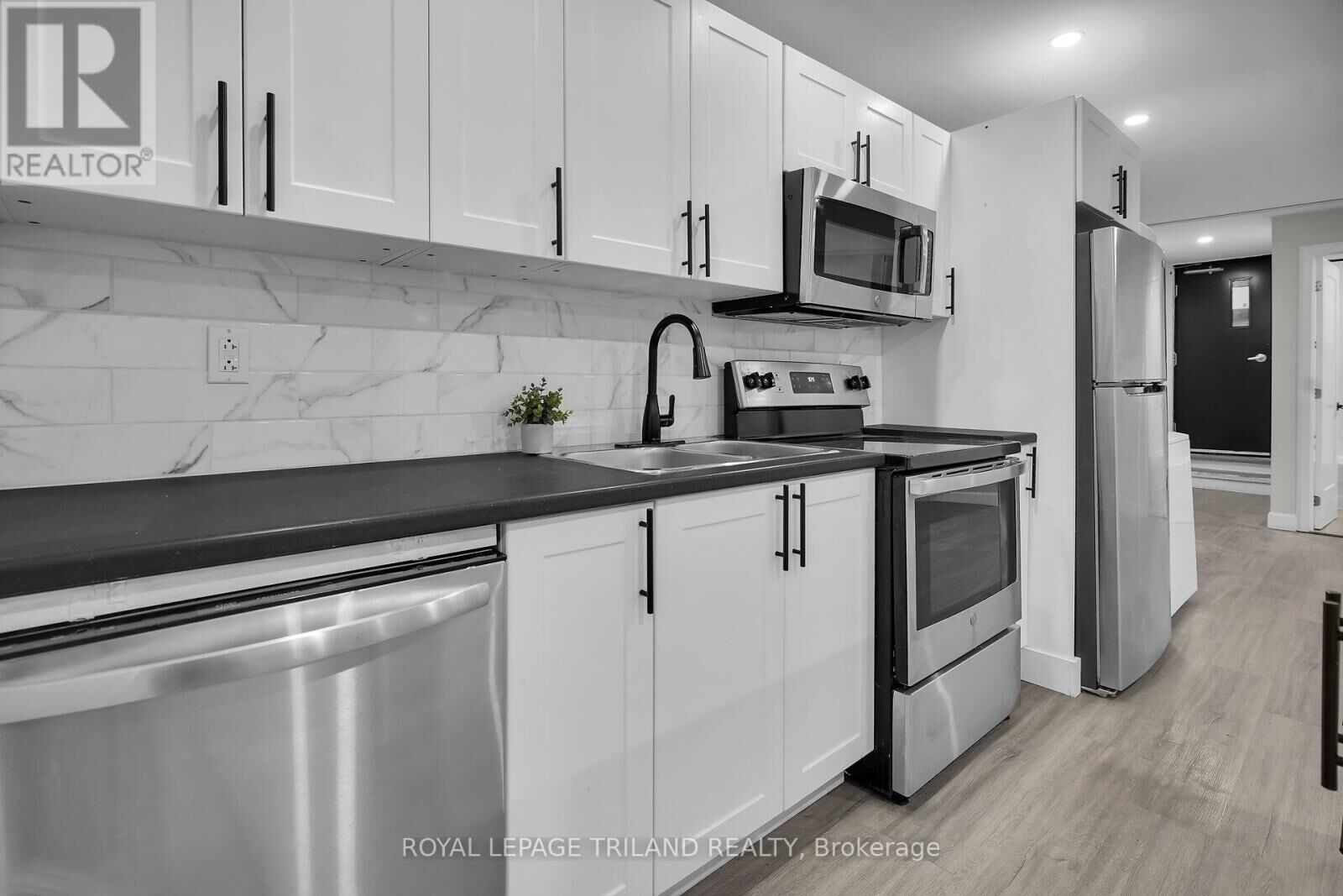 Property Photo:  425 McKenzie Avenue 1  ON N6C 1V5 