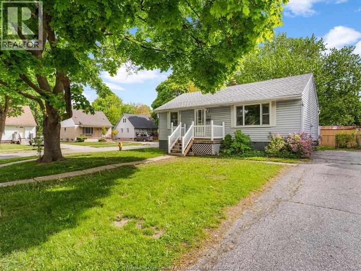 Property Photo:  962 Merritt  ON N9B 3C5 