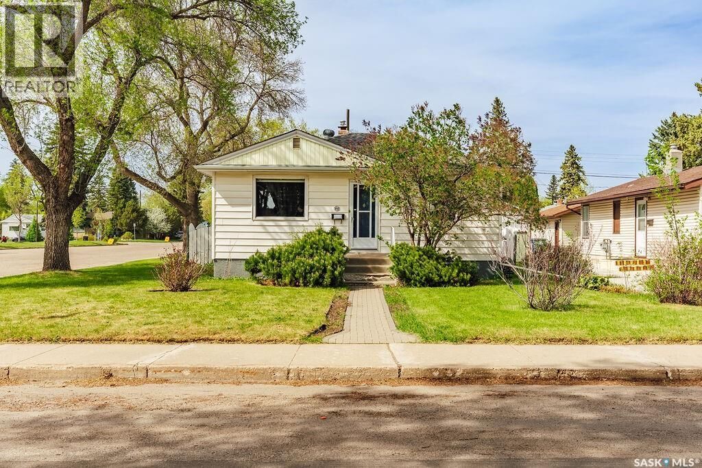 Property Photo:  901 1st Street E  SK S7H 1T2 