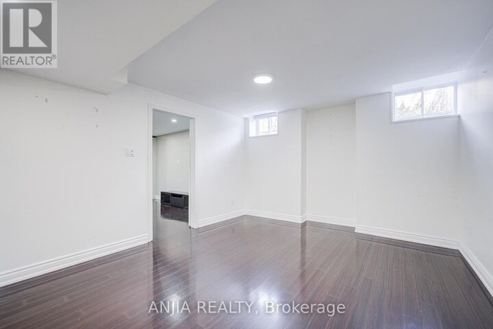 Property Photo:  15 Ross Shiner Lane  ON L4A 0V5 