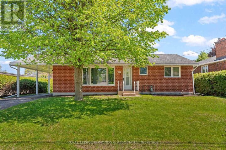 Property Photo:  375 Broadview Drive  ON K8A 2A9 