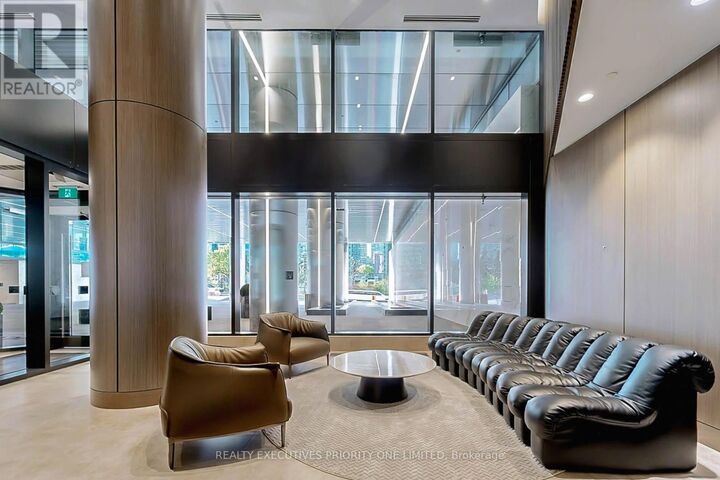 Property Photo:  1 Concord Cityplace Way 5515  ON M5V 0X3 