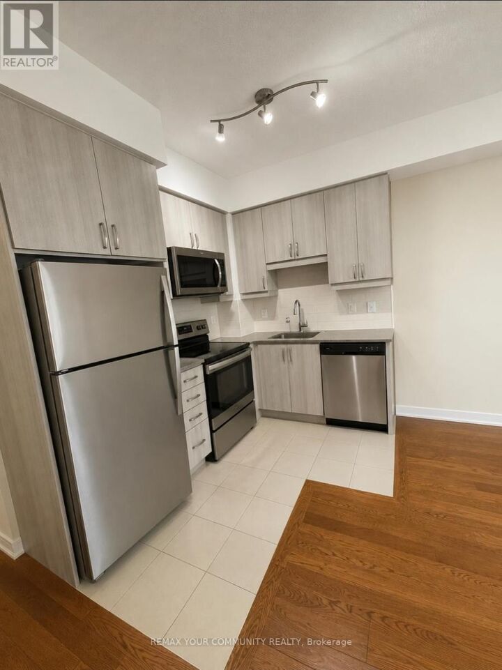 Property Photo: 9191 Yonge Street 518 SW ON L4C 1E2