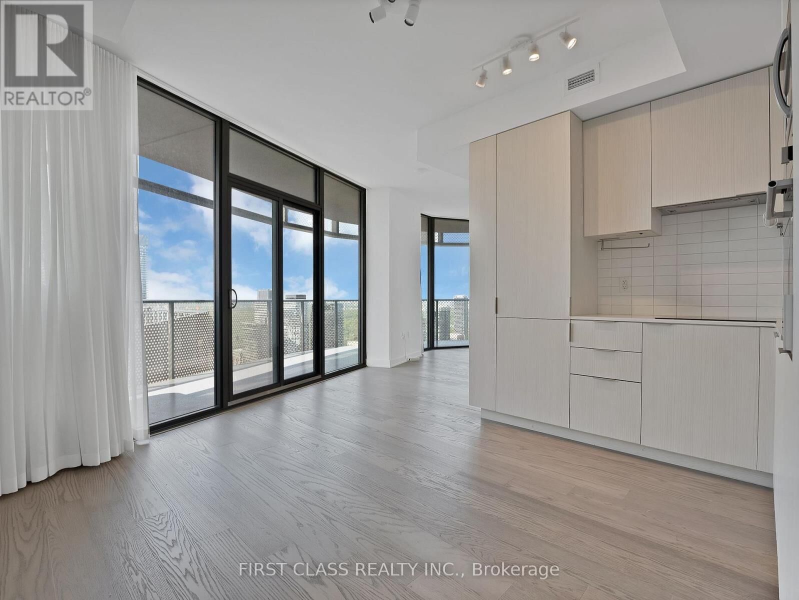 Property Photo:  11 Wellesley Street West 6011  ON M4Y 0G4 