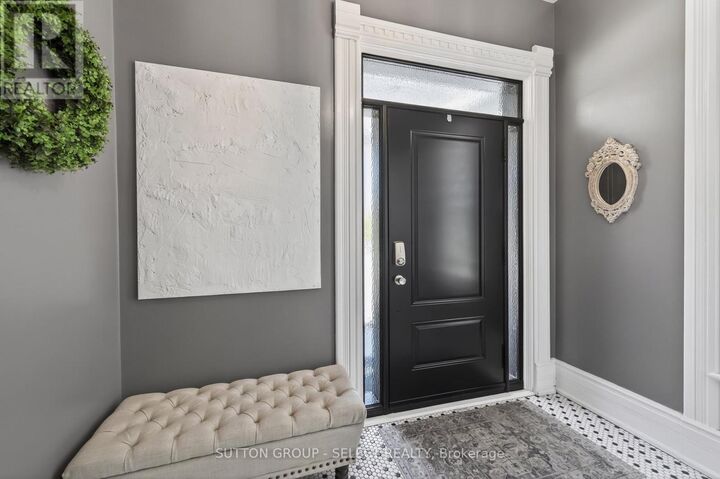 Property Photo:  28 Wellington Street  ON N5R 2P4 