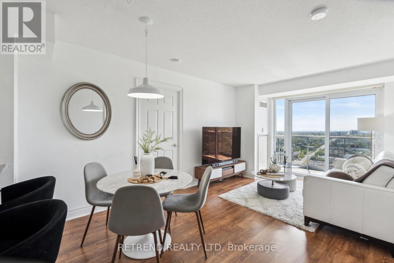 Property Photo:  15 Greenview Avenue 2111  ON M2M 4M7 