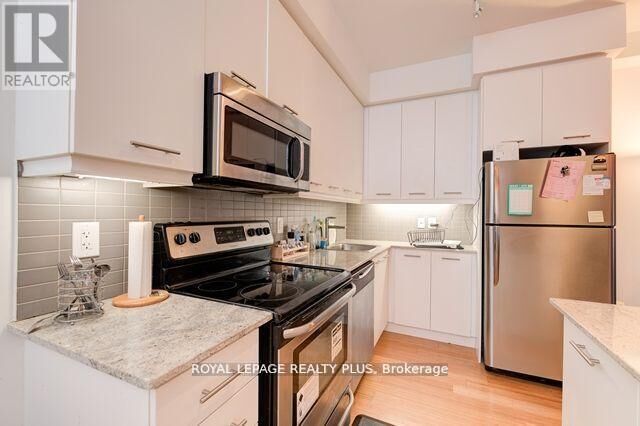 Property Photo: 360 Square One Drive 302 ON L5B 0E6