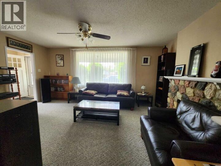 Property Photo:  660 6 Avenue East  AB T0J 0Y5 