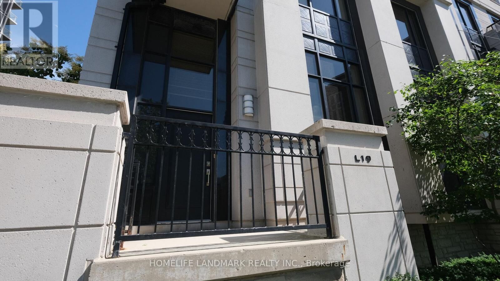 Property Photo: 100 Harrison Garden Boulevard L19 ON M2N 0C2